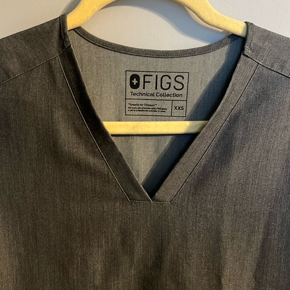 Figs Casma three-pocket scrub top